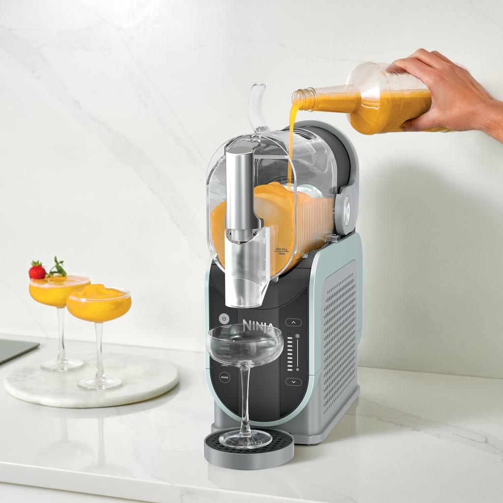 Ninja Slushi Máquina para Bebidas Congeladas de 5 Funciones con 2 Vasos Térmicos Tipo Bubble FS305CO
