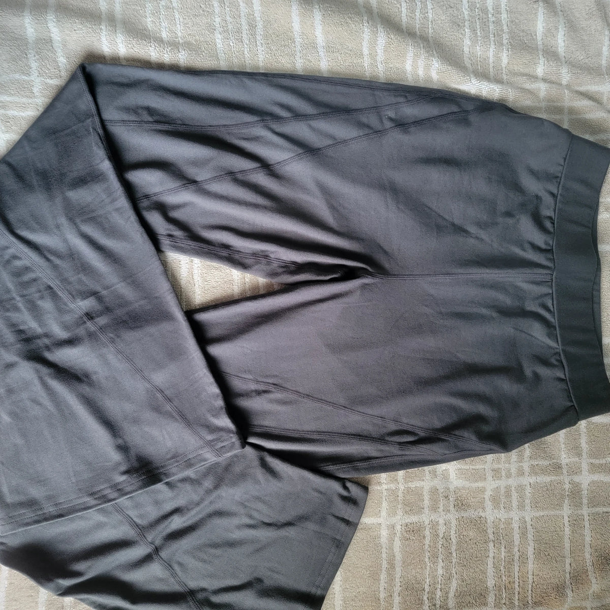Pantalón Deportivo Acampanado Gris Oscuro de Cintura Alta