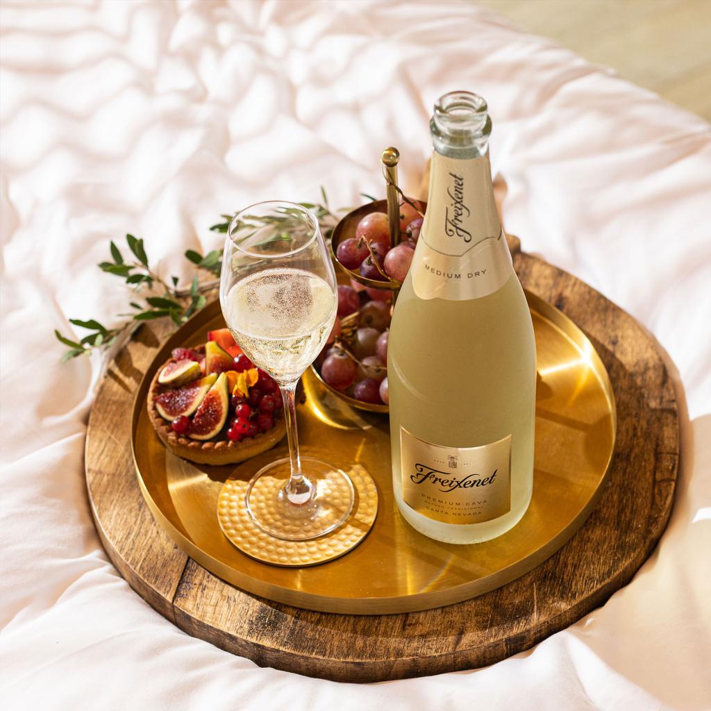 Freixenet Carta Nevada Vino Espumante Semi Seco 750 mL / 25.36 oz