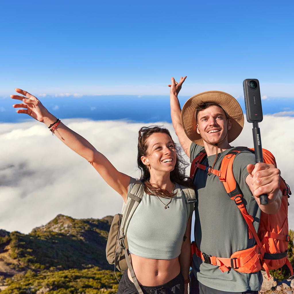 Insta360 Cámara de Acción 360° Resistente al Agua Incluye Selfie Stick