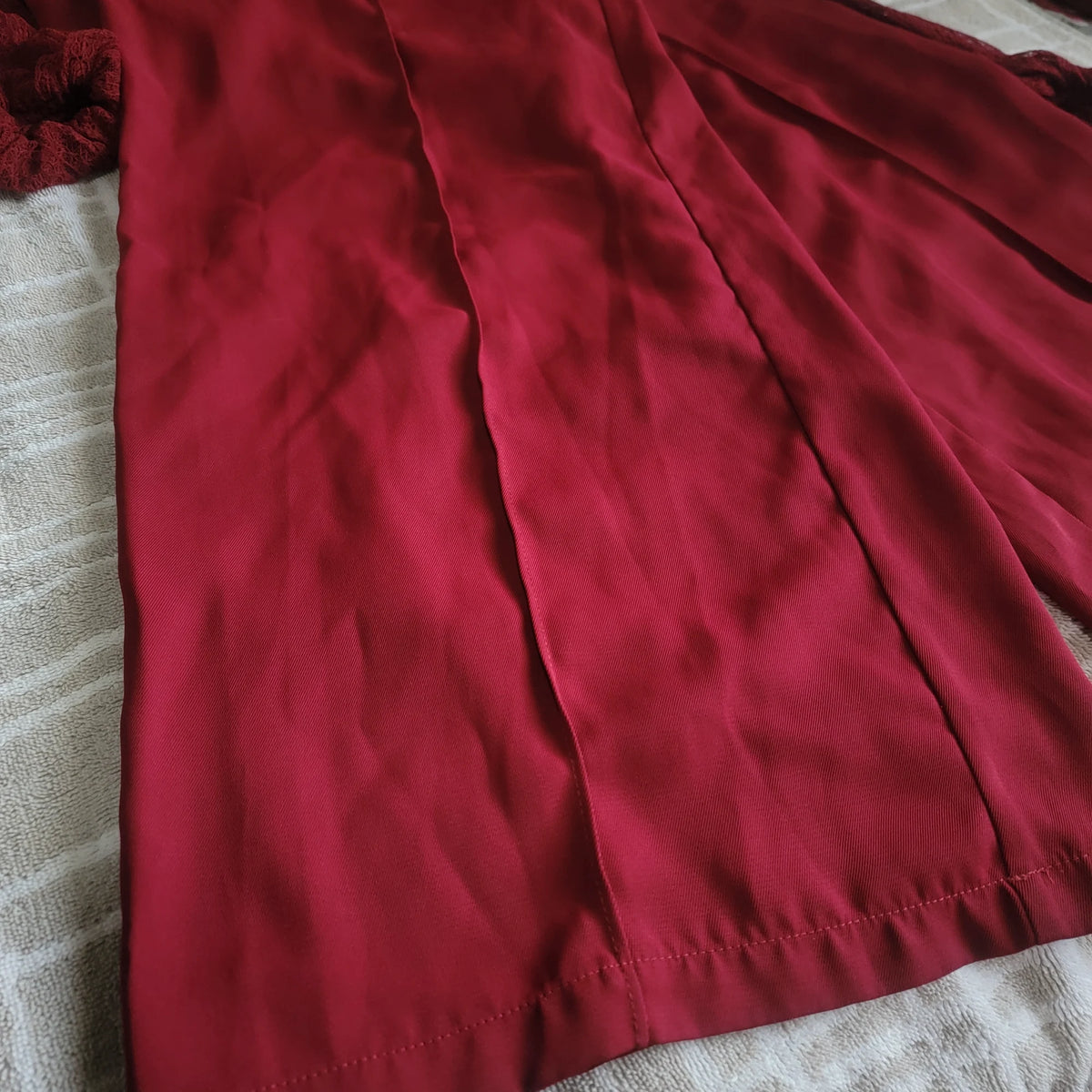 Enterizo Elegante Color Vino con Encaje y Mangas Transparentes