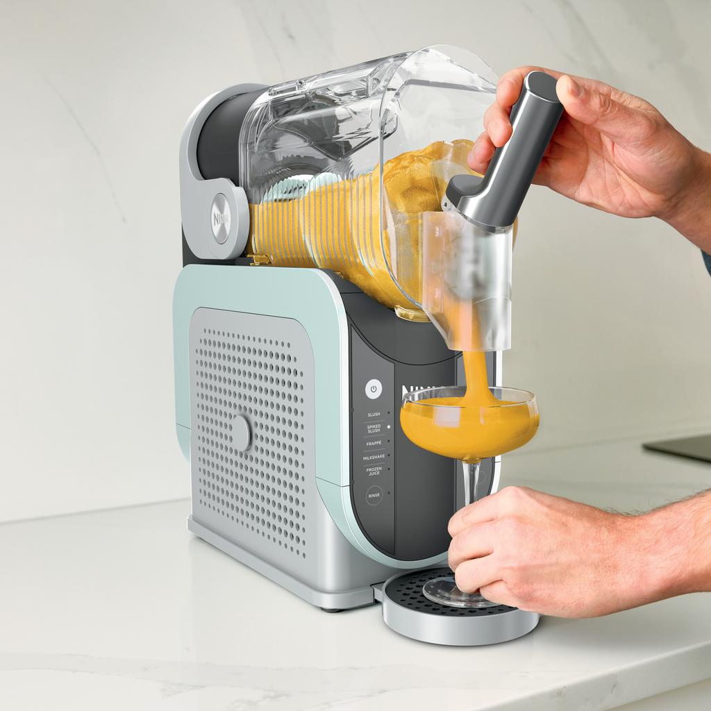 Ninja Slushi Máquina para Bebidas Congeladas de 5 Funciones con 2 Vasos Térmicos Tipo Bubble FS305CO
