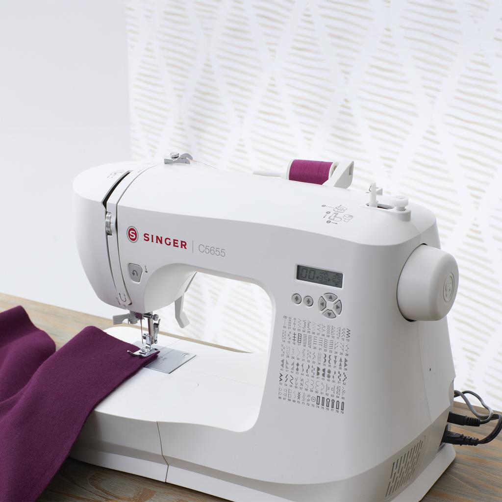 Singer Máquina de Coser con Pantalla LCD
