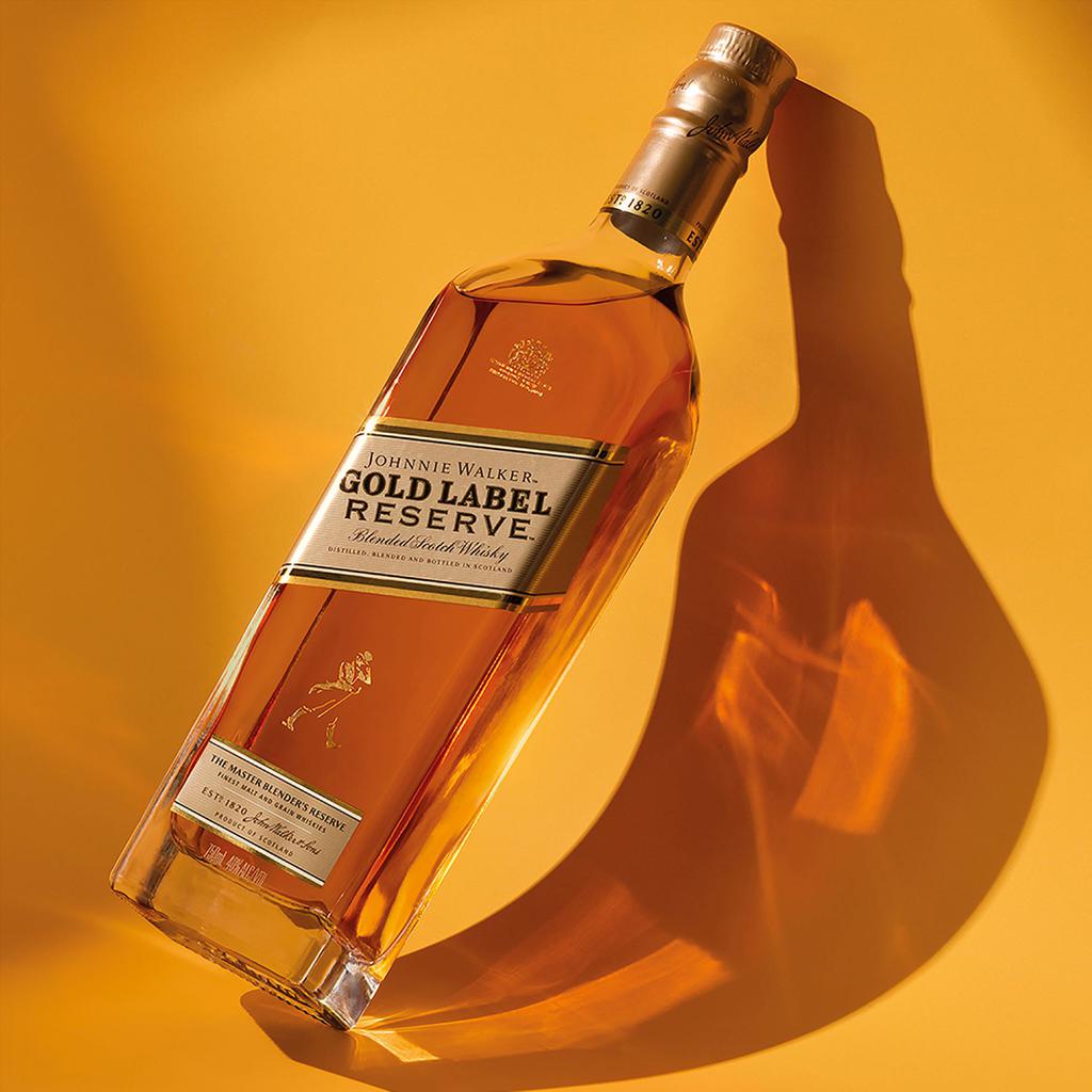 Johnnie Walker Whisky Escocés de Etiqueta Dorada Reserva 750 mL / 25.36 oz