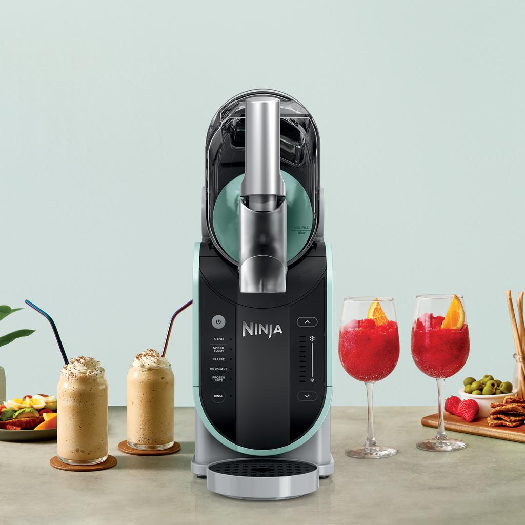 Ninja Slushi Máquina para Bebidas Congeladas de 5 Funciones con 2 Vasos Térmicos Tipo Bubble FS305CO